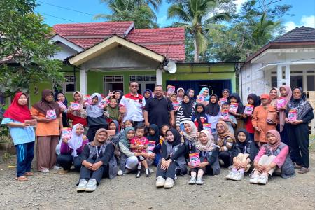 Mahasiswa UNU Purwokerto Sosialisasikan Gaya Hidup Sehat Bagi Warga Gr