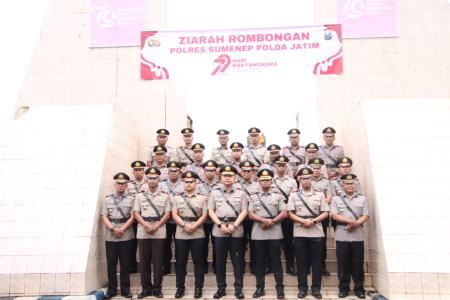 Peringati Hari Bhayangkara ke79 Kapolres Sumenep Pimpin Upacara Ziarah