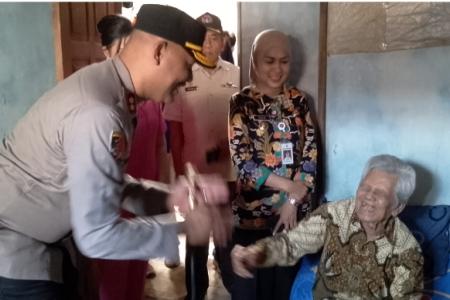 Bentuk Penghormatan Rumah Sederhana Veteran Brimob AKP Purn Soepardi D