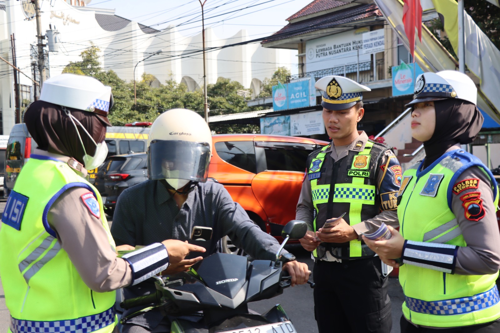 Satlantas Polres Kendal Gelar Ramcheck Untuk Meningkatkan Kesadaran Be
