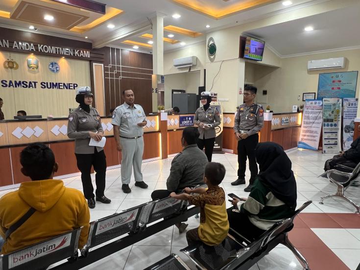 Lewat Samsat, Kasat Lantas Polres Sumenep Bangkitkan Kesadaran Warga S