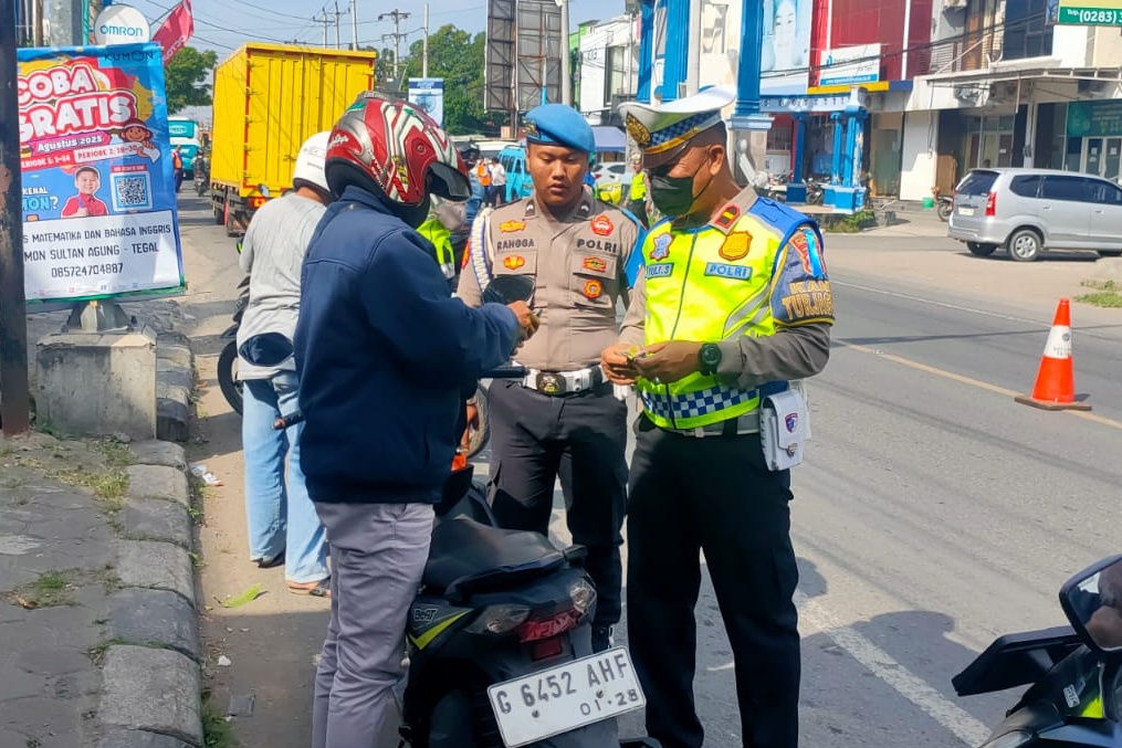 Si Propam Polres Tegal Kota Perketat Pengawasan Operasi Patuh Candi 20
