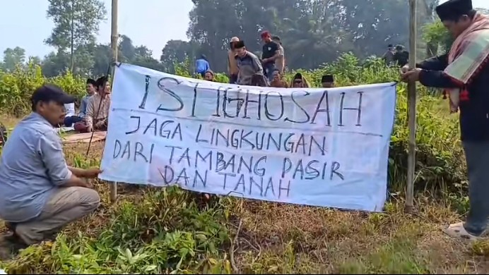 Warga Cikasantren Desa Pagintungan Gelar Istighosah Dan Aksi Damai Tol
