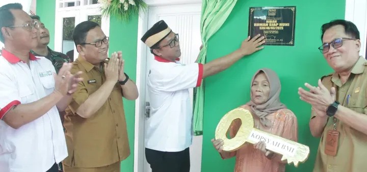 Plt Kadis Koperasi & Ukm Dampingi Wabup Hadiri Peresmian Program Hibah