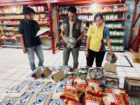 Satgas Pangan Polres Ngawi Sidak Pasar Pastikan Tidak Ada Beras Oplosa