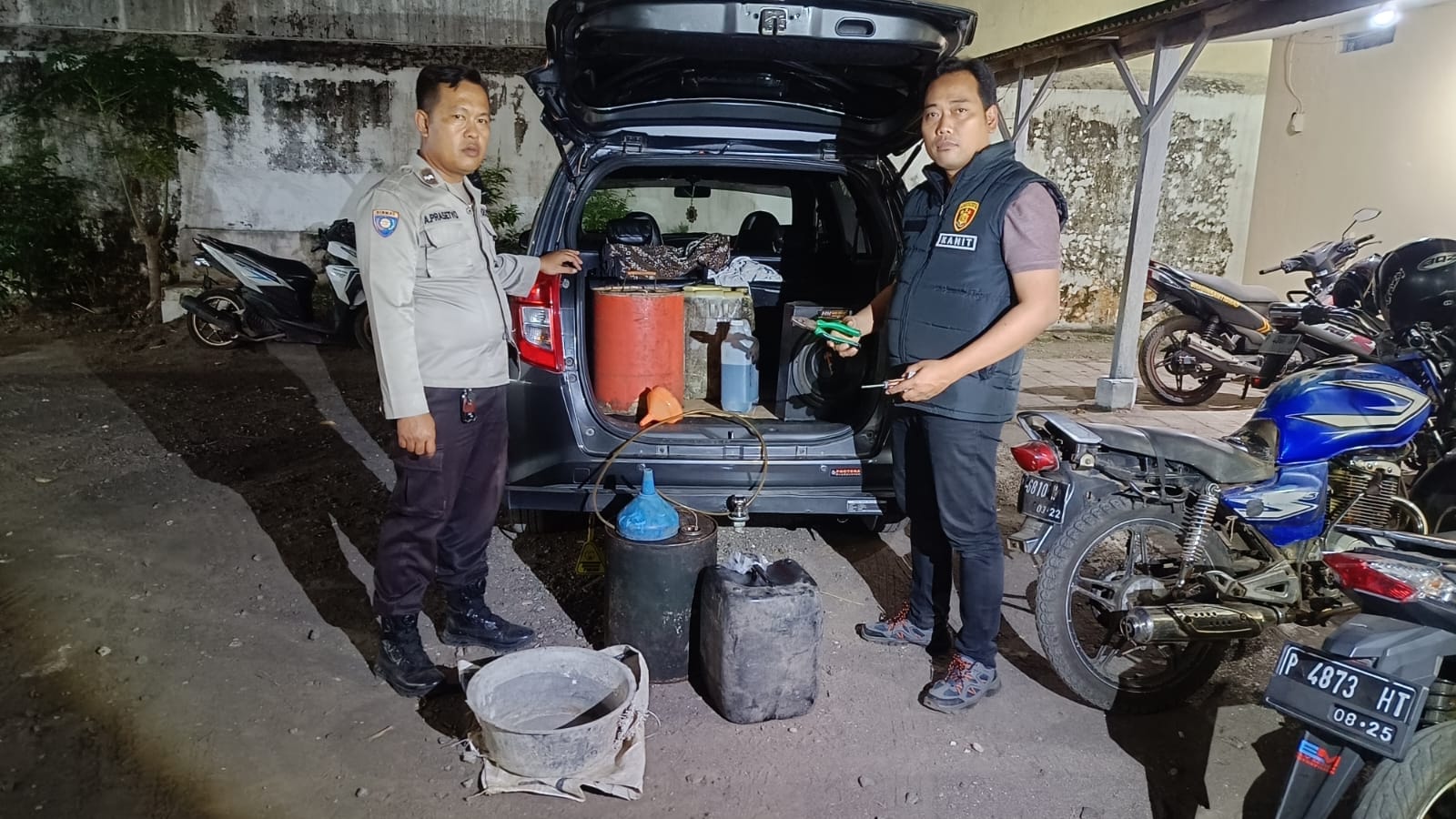 Polisi Berhasil Ungkap Penimbunan Bbm Di Jember, 8 Orang Diamankan