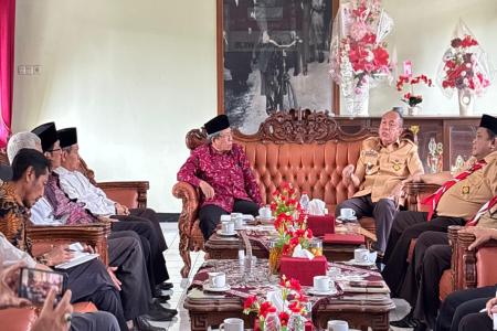 KH Taefur Arofat Donasi Pembangunan Masjid Seribu Bulan Masih Utuh