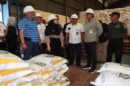 PERANGI BERAS OLOPOSAN BUPATI BREBES SIDAK GUDANG BULOG CIMOHONG DAN L