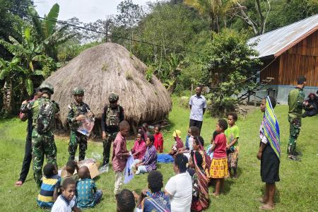 Berbagi Kasih Penuh Cinta Satgas 521DIY Menyambung Silaturahmi di Dist