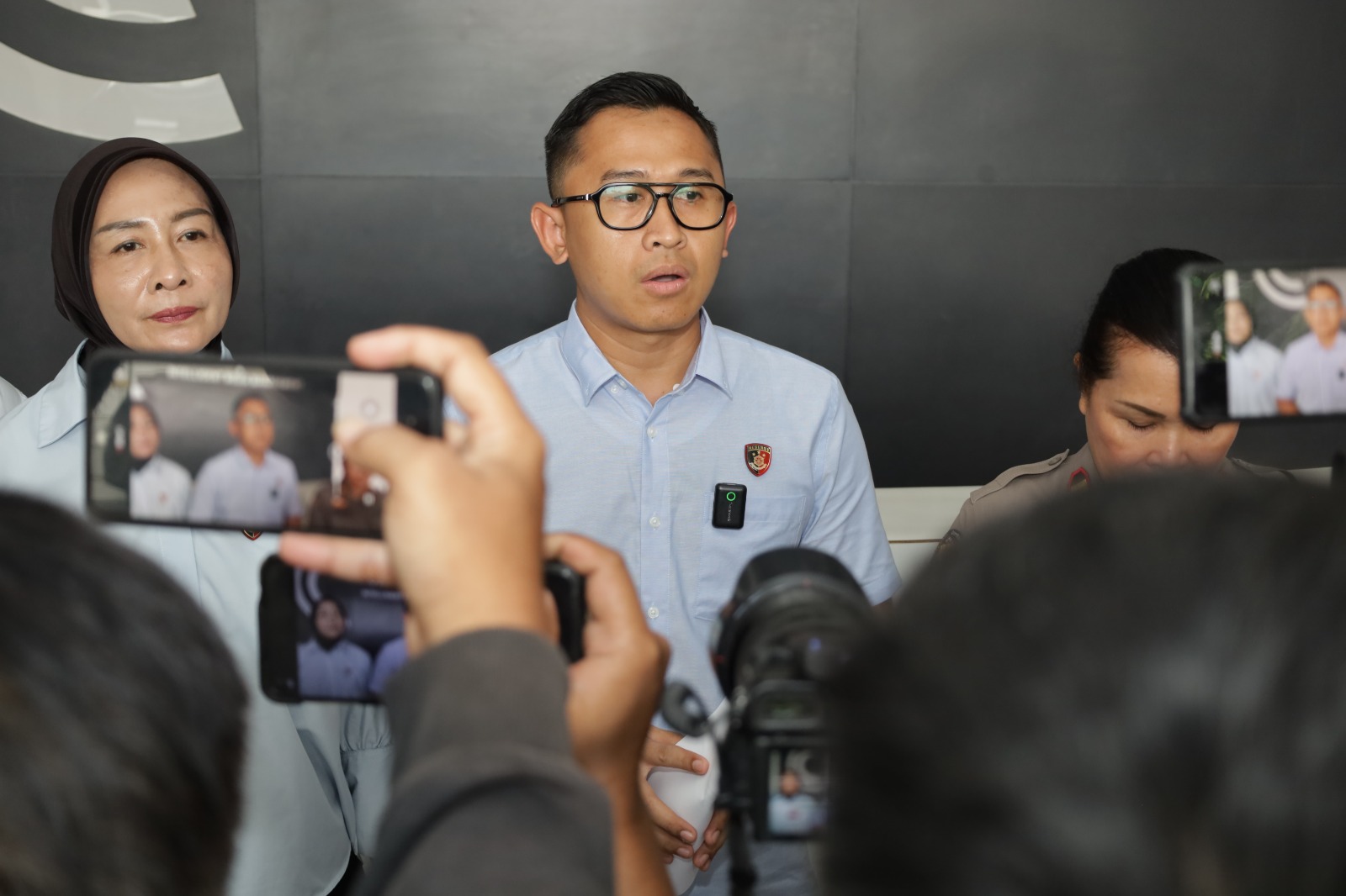 Polisi Amankan Tersangka Eksploitasi Seksual Remaja 16 Tahun Di Suraba