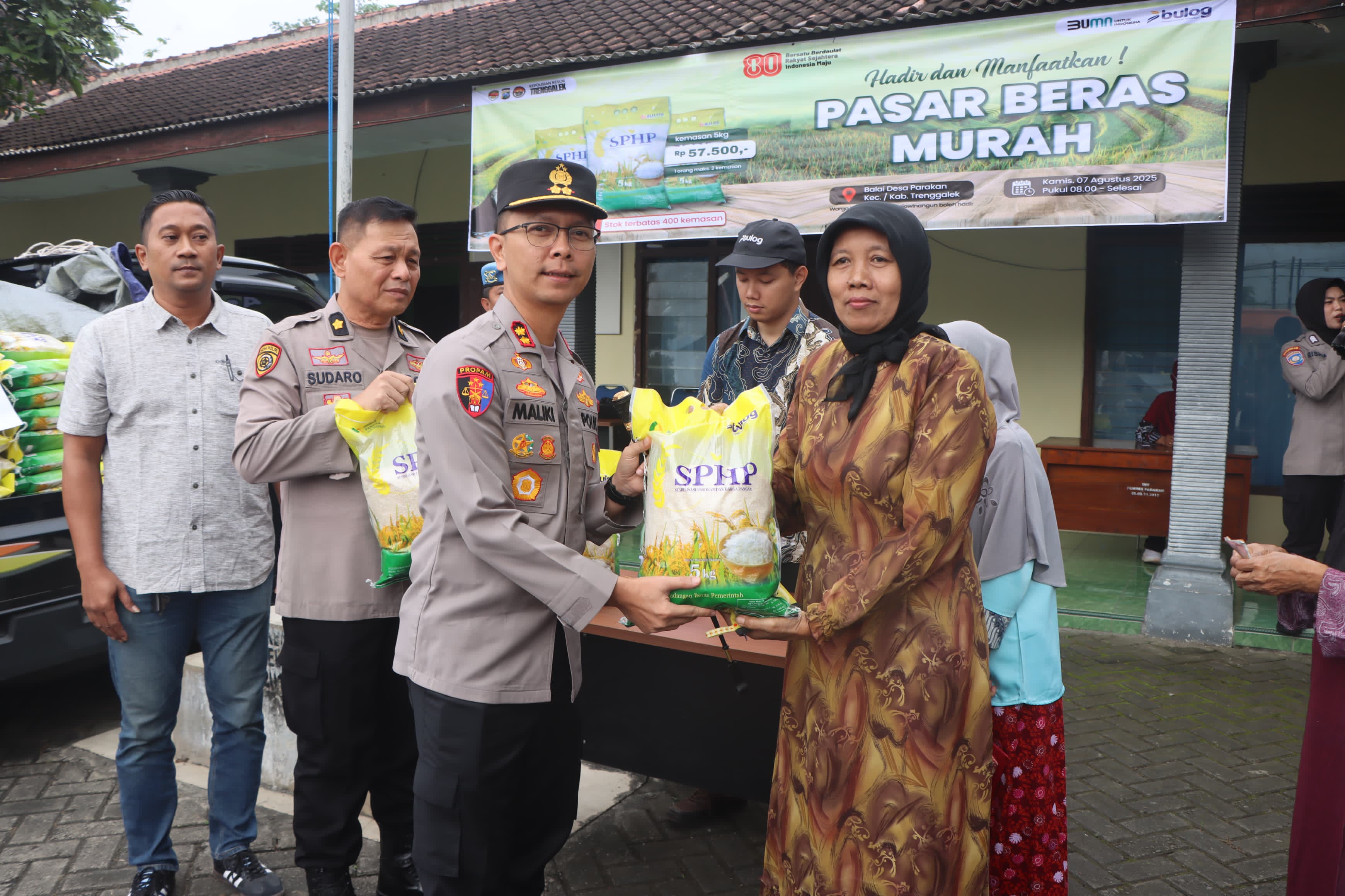 Jaga Stabilitas Harga, Polres Trenggalek Gandeng Bulog Gelar Pasar Ber