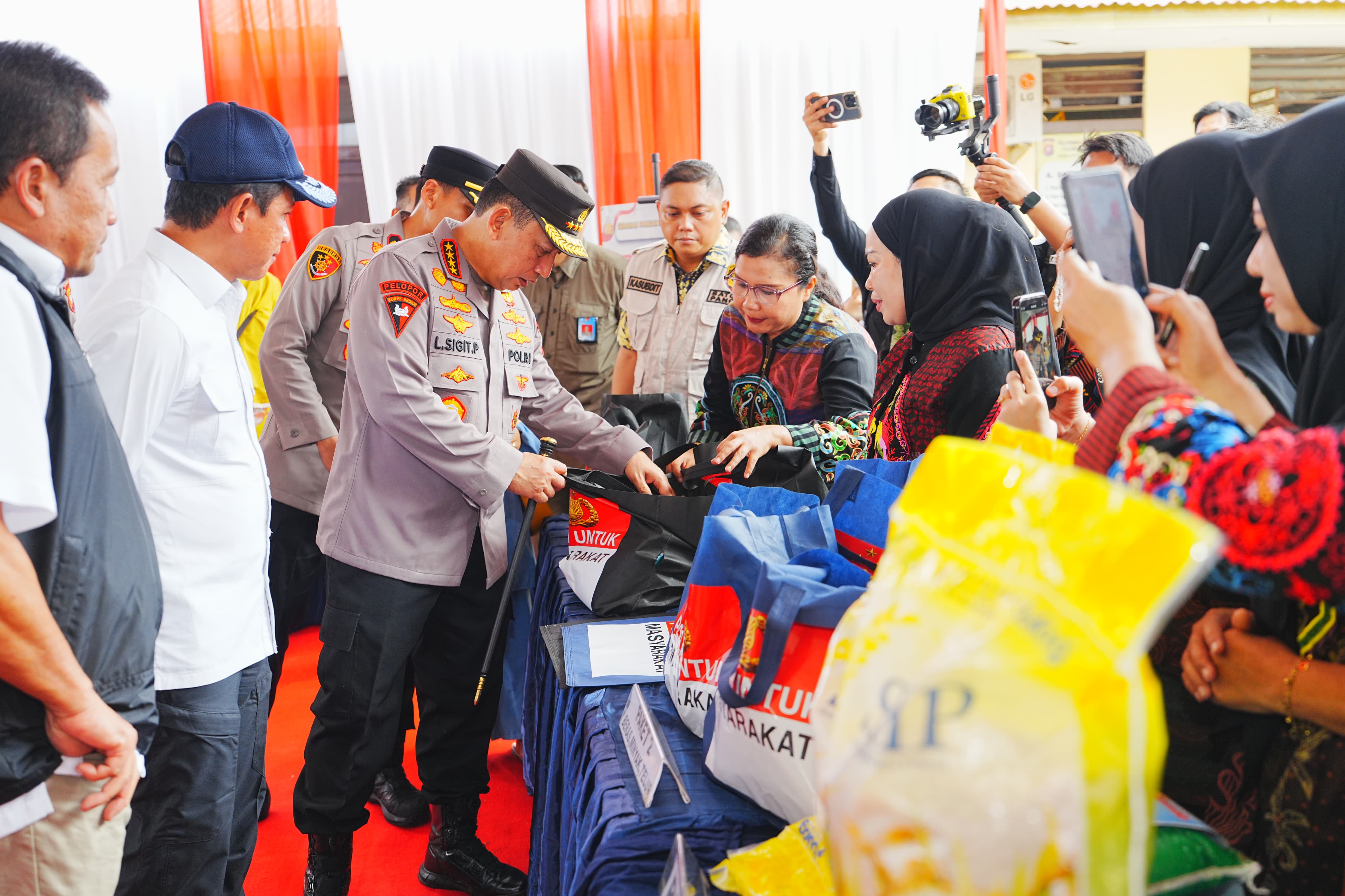 Kapolri Tinjau Gpm Di Kalbar, 310,25 Ton Beras Sphp Telah Polri Distri