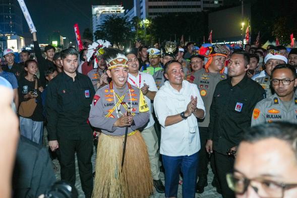 Kapolri Dan Mensesneg Tinjau Panggung Rakyat Di Hi, Masyarakat Antusia