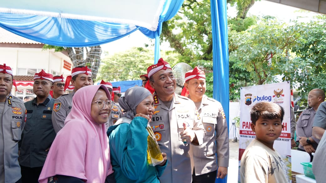 Alumni Akpol 90 Hadirkan Pasar Murah Di Pedurungan, Warga Antusias Nik