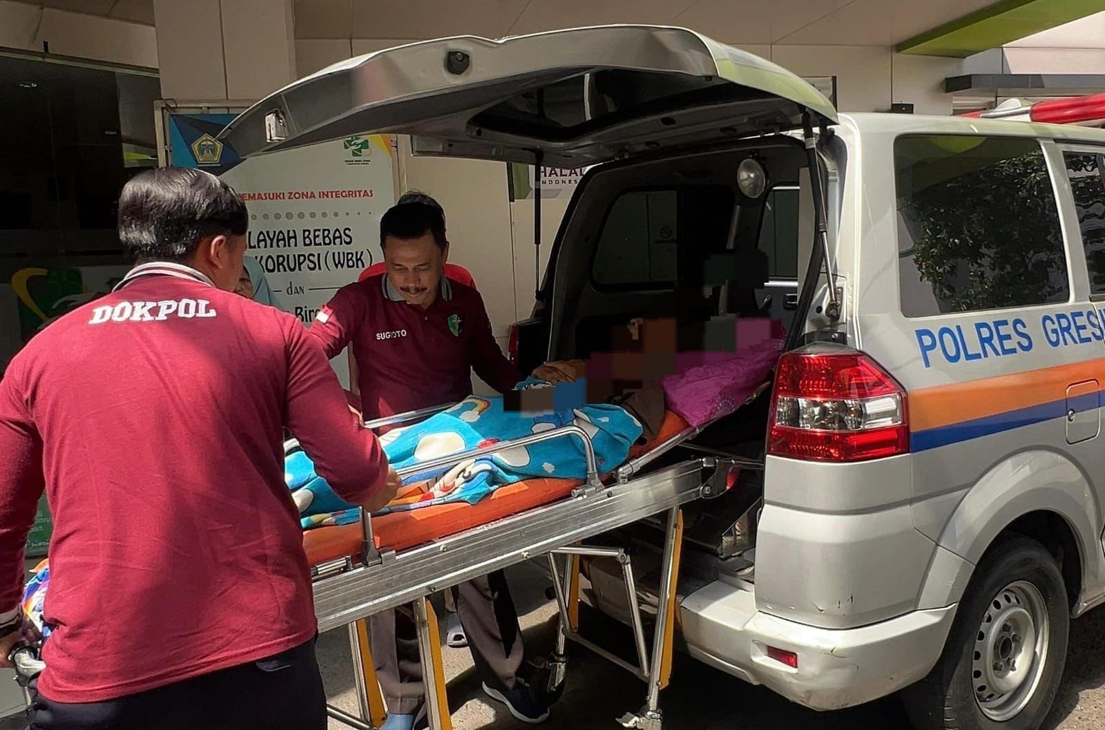 Polri Untuk Masyarakat : Polres Gresik Hadirkan Ambulan Gratis Layanan