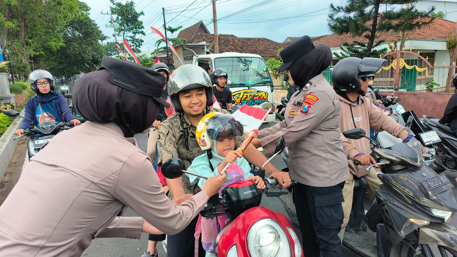 Aksi Simpatik Polisi Wanita Polresta Banyuwangi Di Hari Jadi Polwan Ke