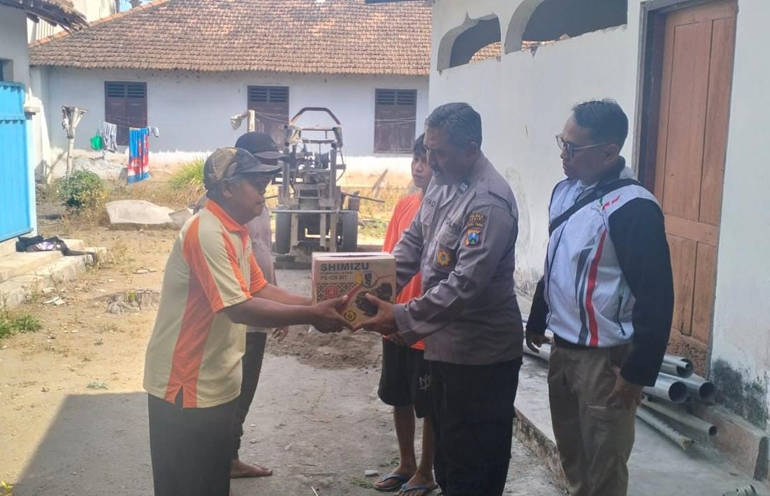 Polri Untuk Masyarakat : Polres Kediri Bantu Sumur Bor Dan Pompa Air D