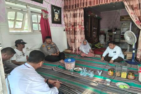 Polres Pasuruan Beri Santunan Keluarga Korban Anirat di Wonorejo 