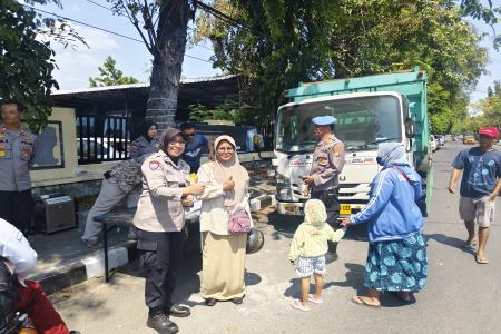 Polisi Gelar Gerakan Pangan Murah di Kota Probolinggo Dukung Stabilita