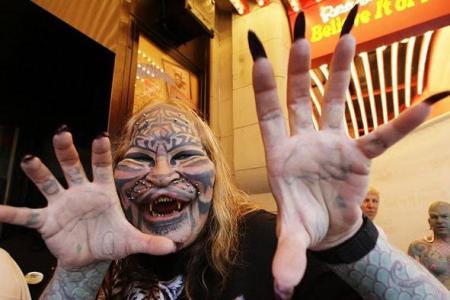 Kisah Tragis Dennis Avner Sang Stalking Cat yang Berakhir Pilu