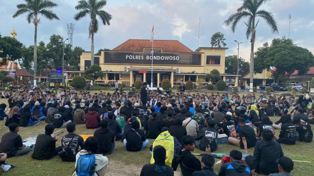 Ratusan Mahasiswa Gelar Aksi Penyampaian Aspirasi Di Mako Polres Bondo