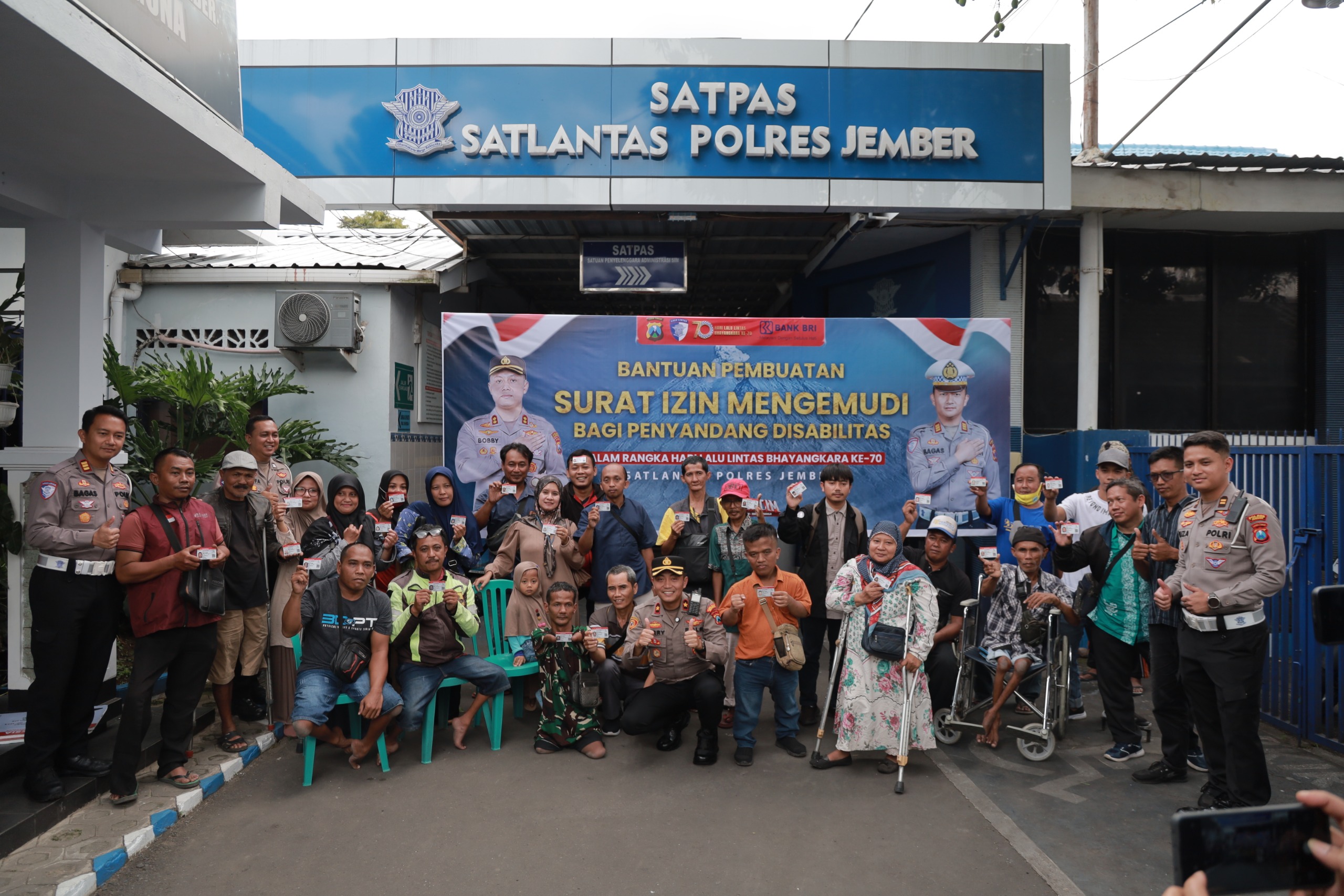 Bahagianya Kaum Difabel Dapat Sim Gratis Dari Polres Jember Di Hari La