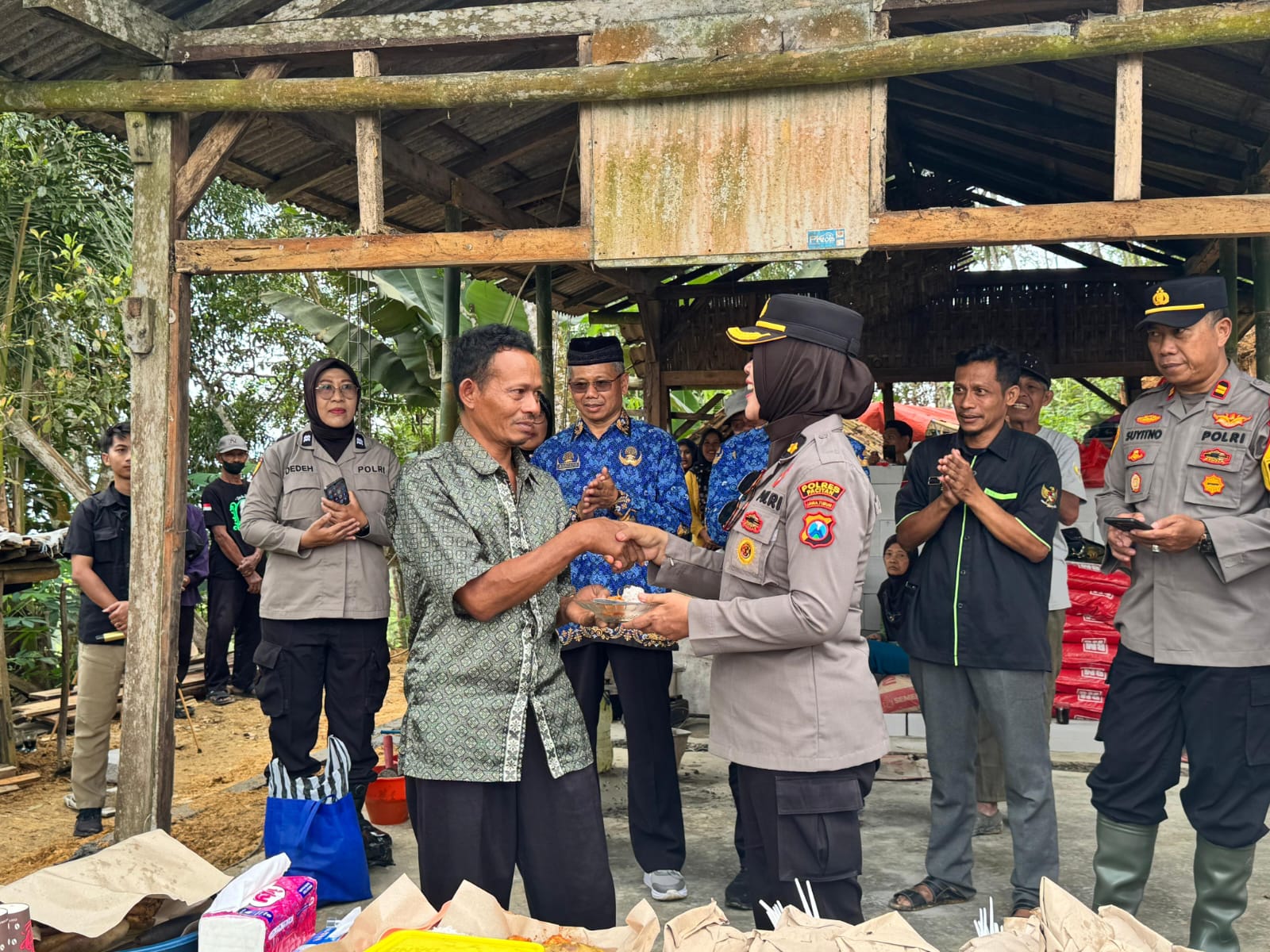 Bedah Rumah Warga Di Tulakan, Polres Pacitan Peringati Hari Jadi Polwa