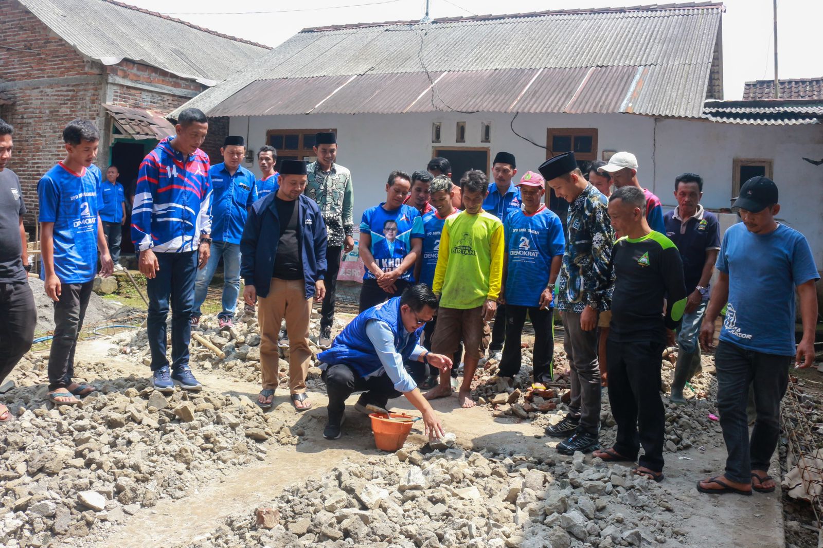 Partai Demokrat Rayakan Hut Ke 24 Dengan Bedah 9 Rumah Untuk Warga Tid
