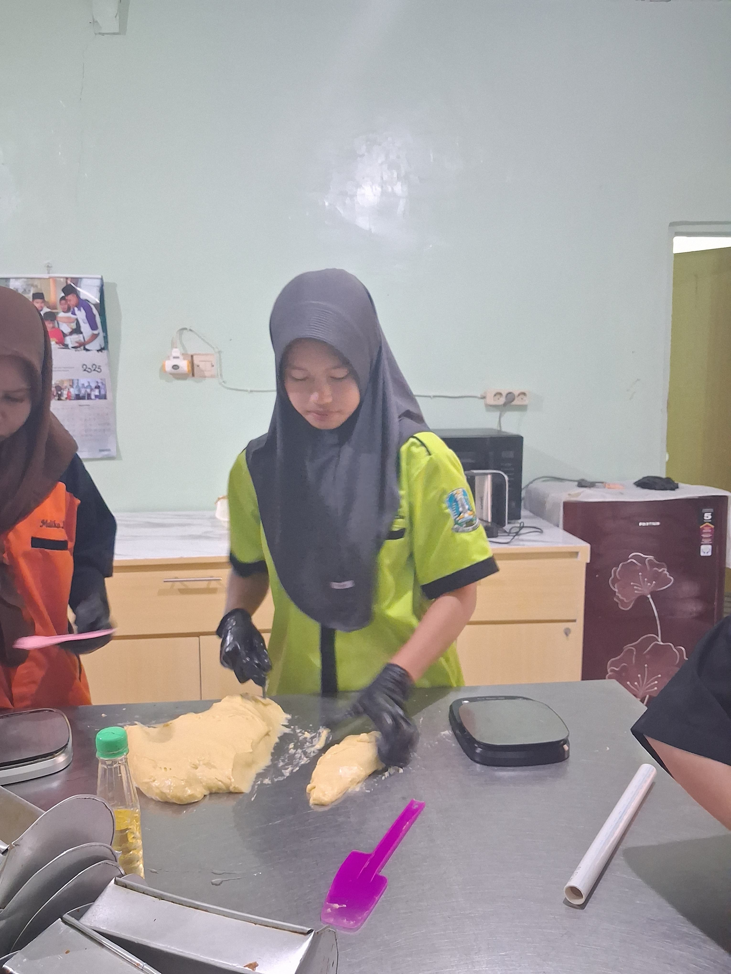 Jembatan Dunia Pendidikan Dan Kerja: Siswa Smk Negeri 1 Arjasa Sumenep