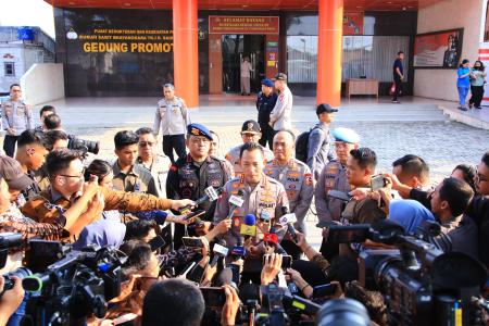 Presiden Kunjungi Polisi Korban Kerusuhan Polri Janji Pulihkan Keamana