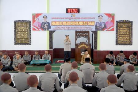 Teladani Akhlak Rasulullah SPN Polda Jatim Gelar Peringatan Maulid Nab