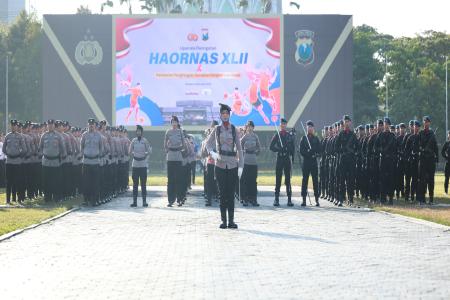 Anggota Sat Brimob Polda Jatim Terima Penghargaan KPLB dari Kapolri