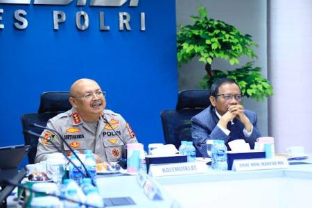 Polri Teguhkan Moral dan Profesionalisme Pasca Krisis Gandeng Prof Mah
