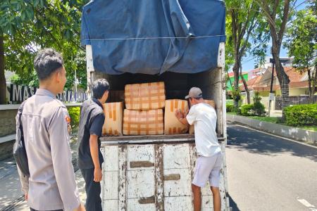Polresta Banyuwangi Berhasil Amankan Truk Muat Ribuan Liter Miras Jeni