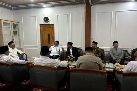 Pesantren di Kendal Syukuri Program BGN Santri Kini Nikmati Buah Segar