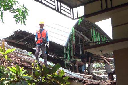Angin Kencang Terjang Weleri Puluhan Rumah Rusak dan Satu Anak Terluka