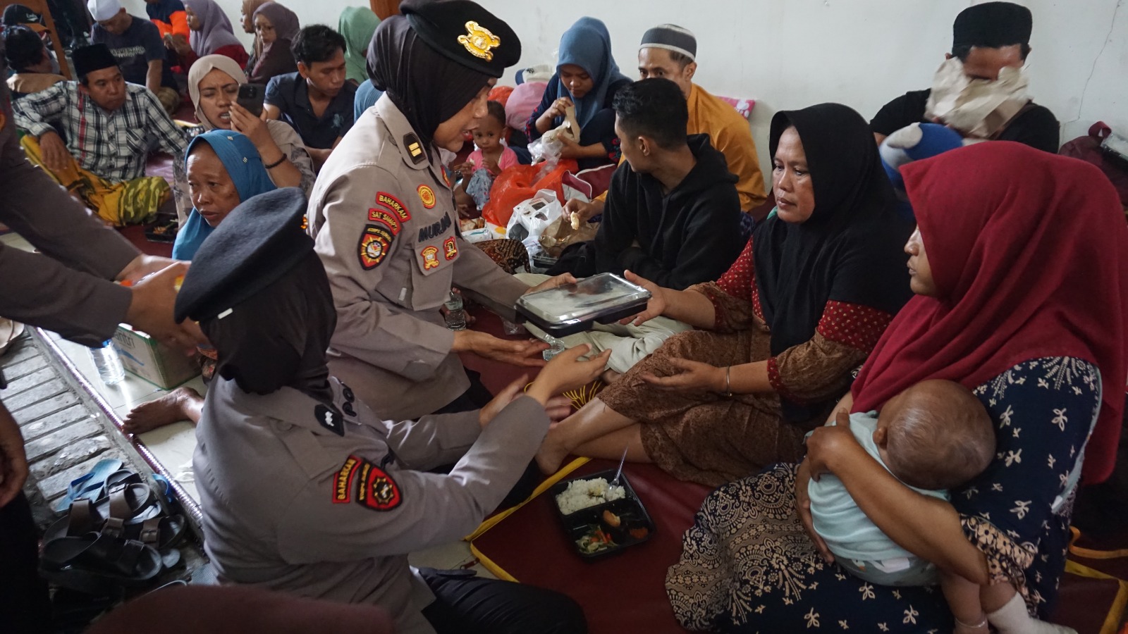 Polwan Polresta Sidoarjo Beri Pendampingan Keluarga Korban Di Ponpes A