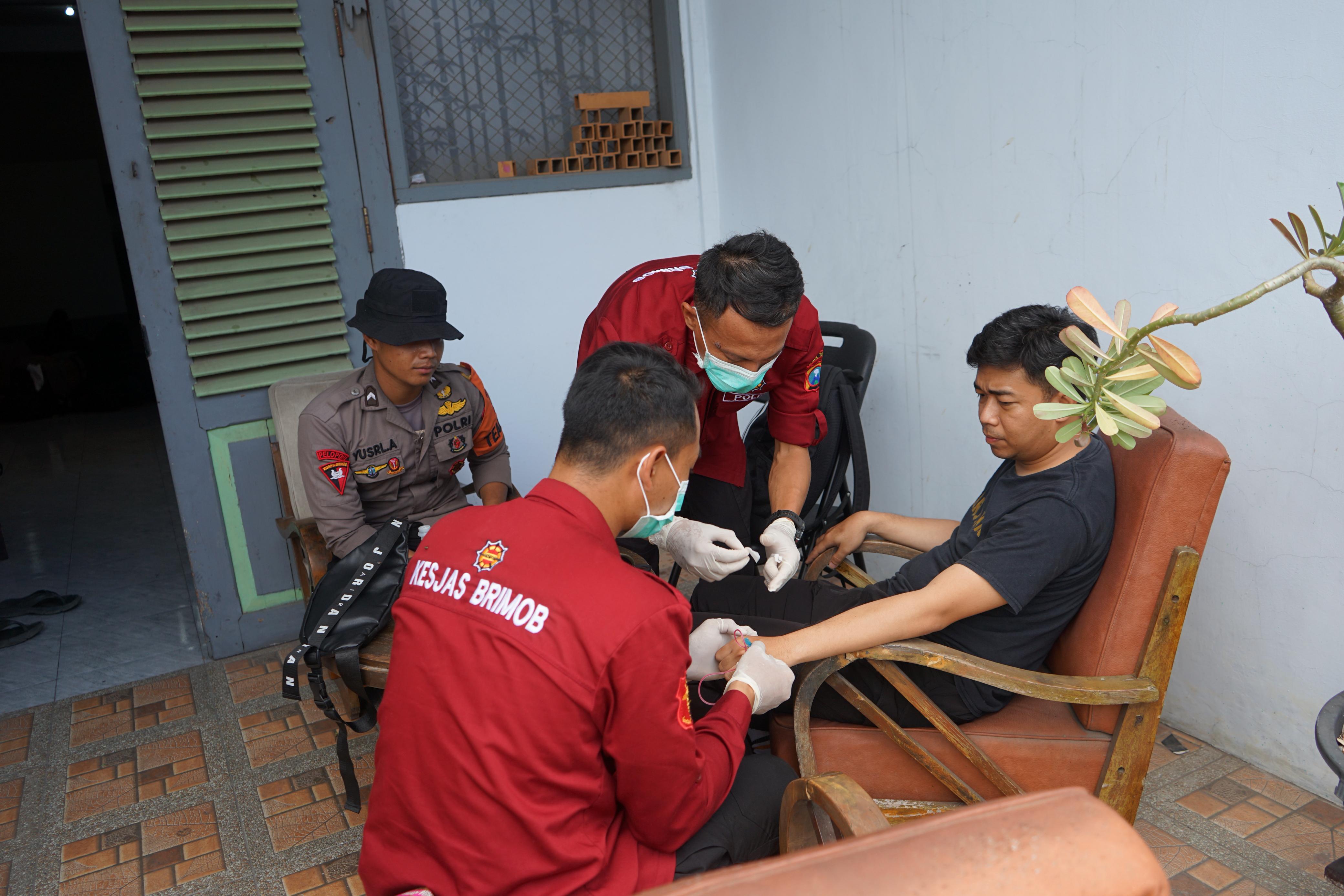 Brimob Polda Jatim Buka Layanan Kesehatan Gratis Di Ponpes Al Khoziny