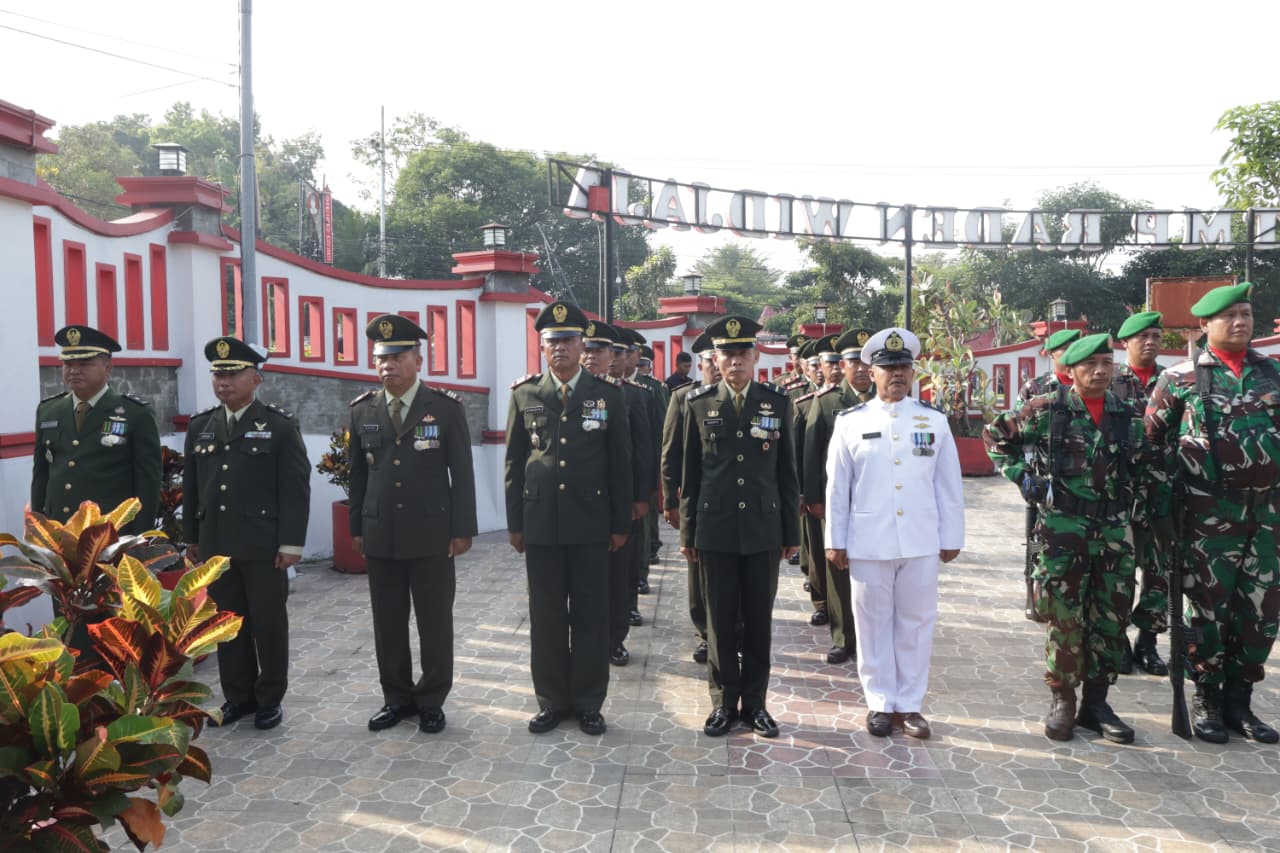 Ziarah Nasional Di Tmp Raden Wijaya, Momentum Hut Ke 80 Tni Untuk Meng