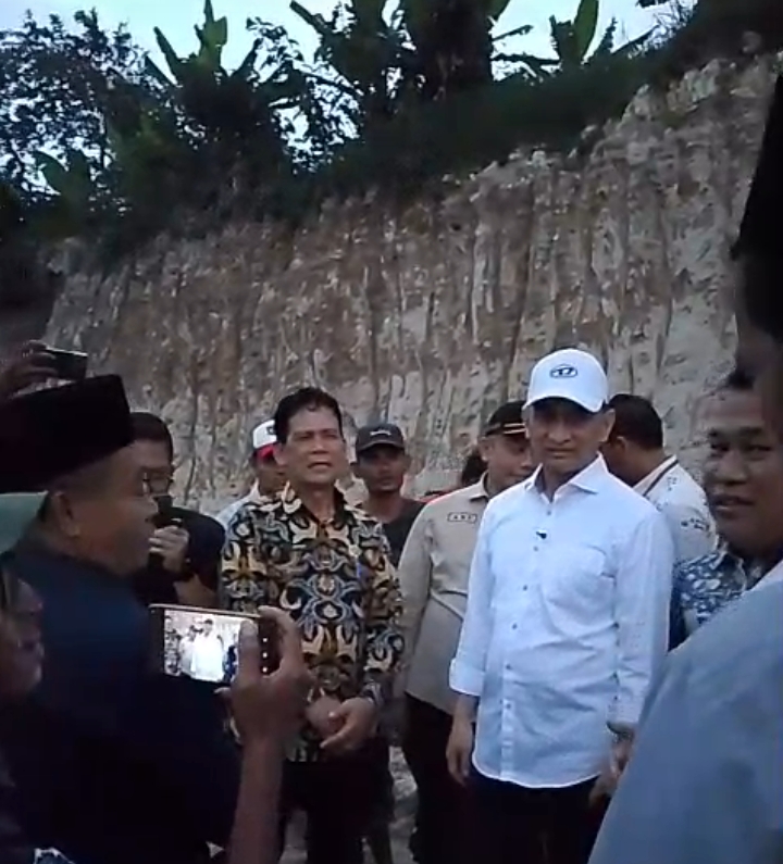 Wagub Banten Tinjau Tambang Pasir Di Pagintungan, Warga Desak Penutupa