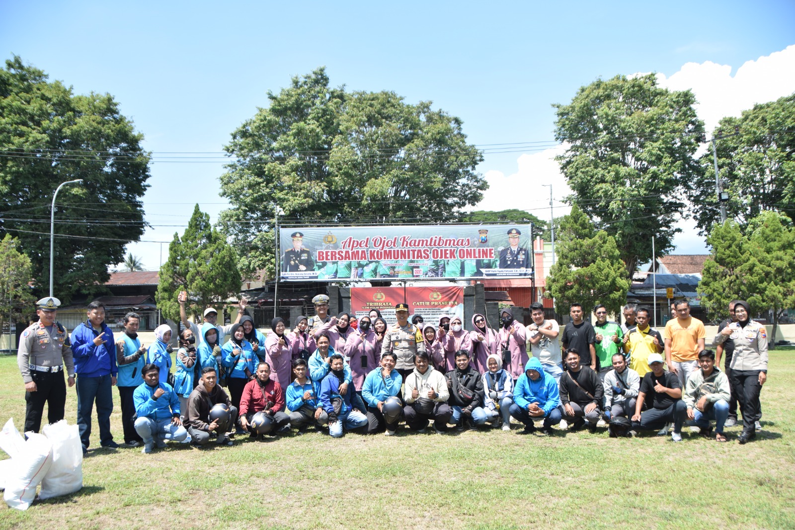 Polres Bondowoso Menjalin Sinergi Dengan Komunitas Ojol Dengan Apel Ko