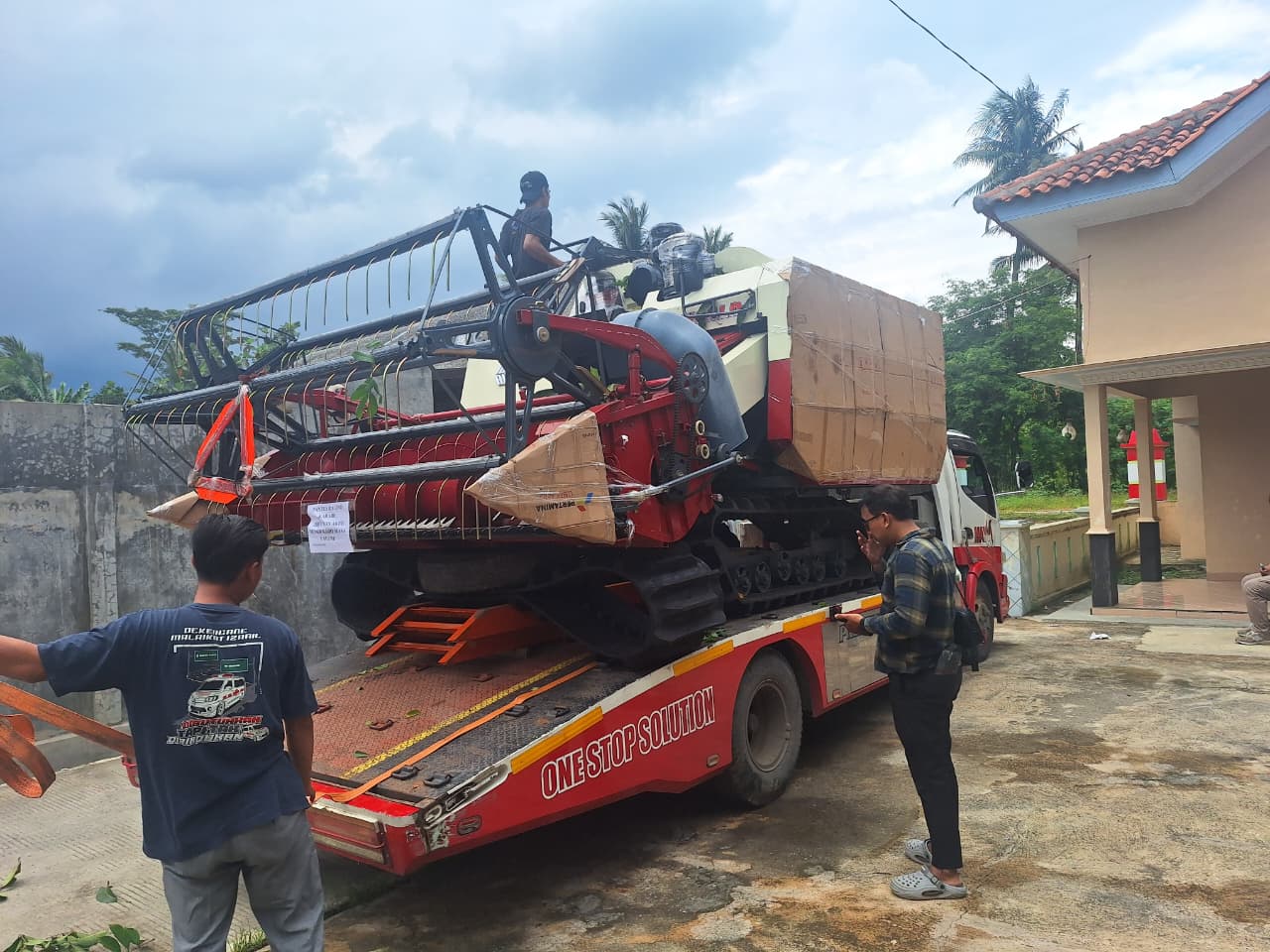 Alsintan Ke Kelompok Tani, Bri Dorong Produktivitas Petani Kendal