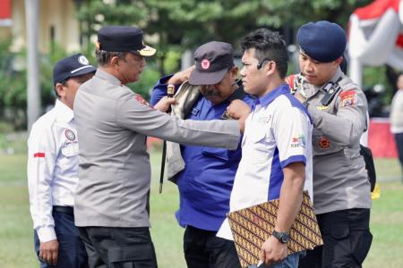 Polda Jatim Bersama Serikat Pekerja dan Buruh Gelar Apel Kebangsaan Ja