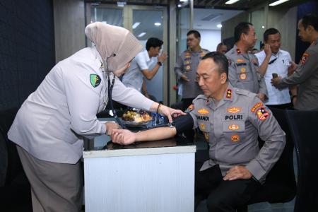 Humas Polri Gelar Donor Darah Serentak Terkumpul 16619 Kantong dalam R