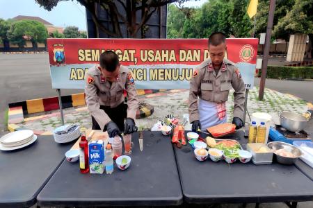 Siswa Bakomsus Tata Boga SPN Polda Jatim Unjuk Keahlian Kuliner Ka SPN