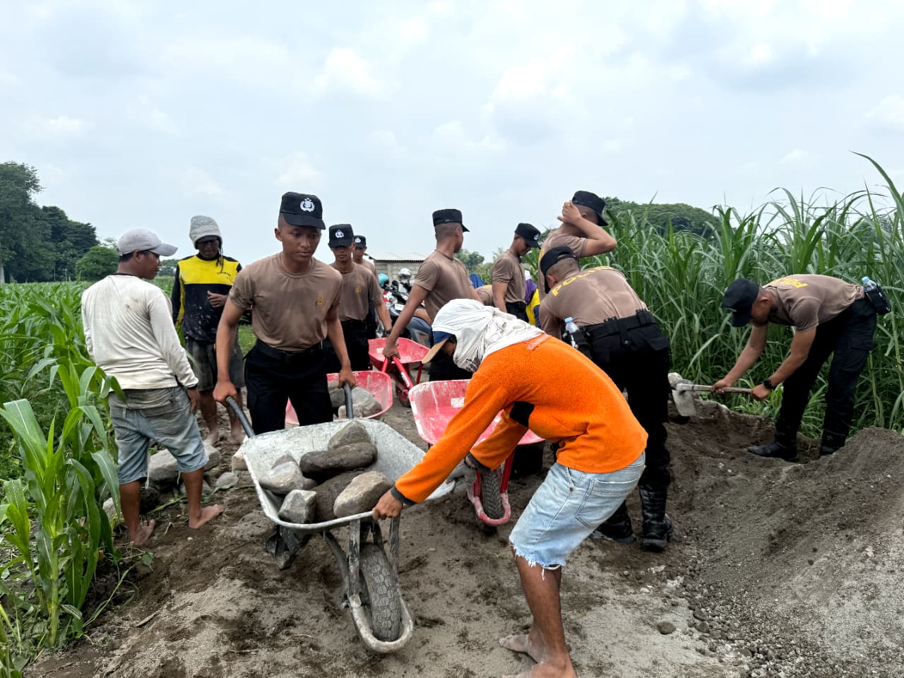Siswa Diktukba Spn Polda Jatim Beri Manfaat Nyata, Bantu Pembangunan A