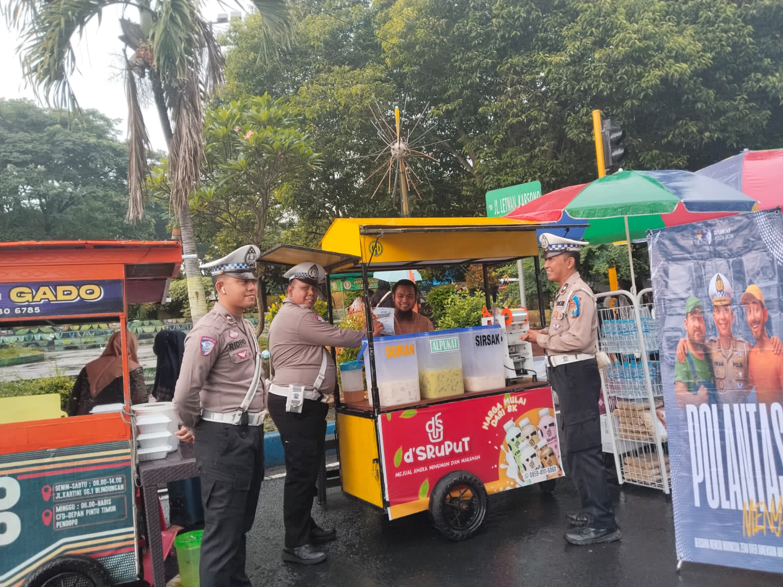 Polantas Polres Bondowoso Sapa Masyarakat Pengunjung Car Free Day, Aja