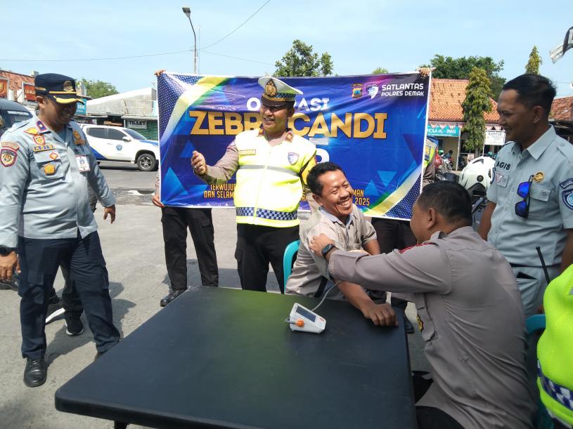 Ramp Check Di Demak Polisi Pastikan Kendaraan Dan Pengemudi Layak Jala