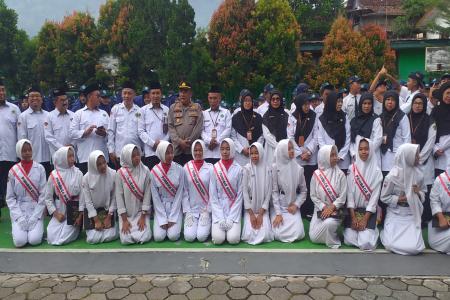 Kapolsek Prigen Jadi Pembina Upacara di MTsN 3 Pasuruan Ajak Siswa Jau
