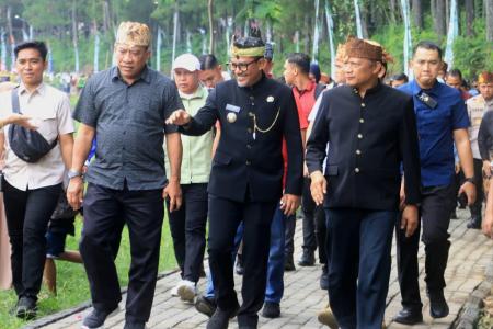 Kapolda Jatim Hadiri Grand Opening Festival Seven Lakes 2025 di Ranu S